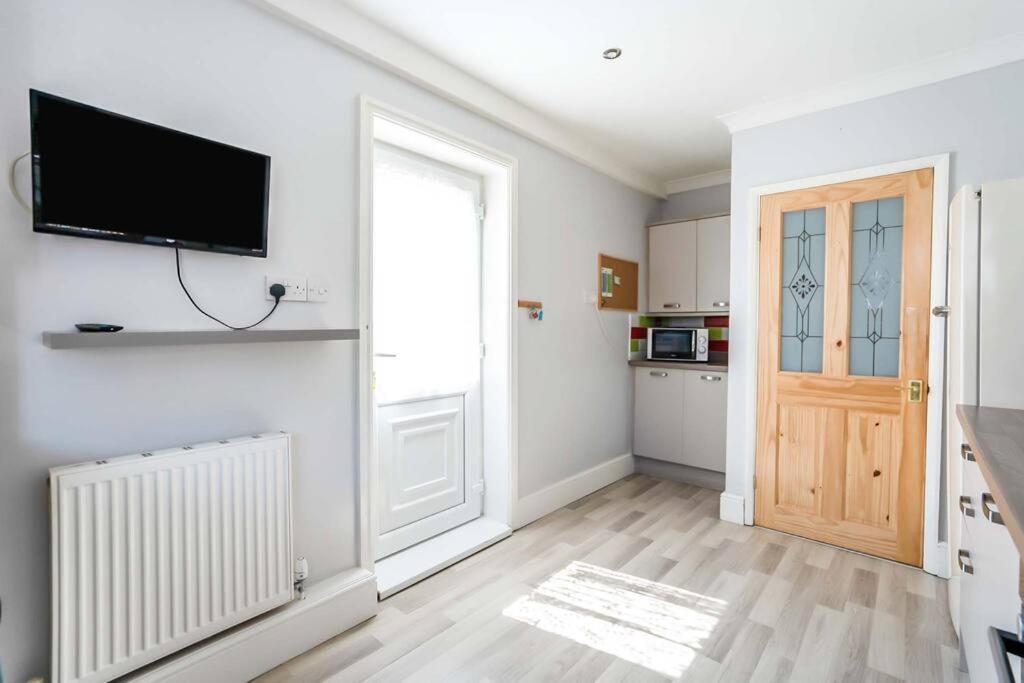 Beautiful 3 Bedroom Home, 10 Minutes Walk To Beach. Cleethorpes Esterno foto